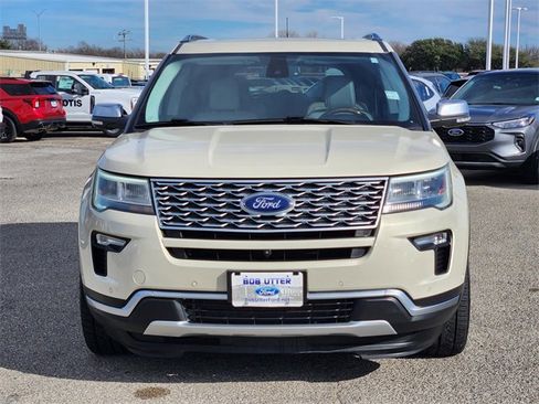 Used 2018 Ford Explorer Platinum image 2
