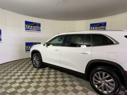 Used 2025 Buick Enclave Preferred AWD/4WD image 8