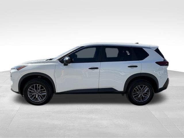 Used 2023 Nissan Rogue S AWD/4WD image 12