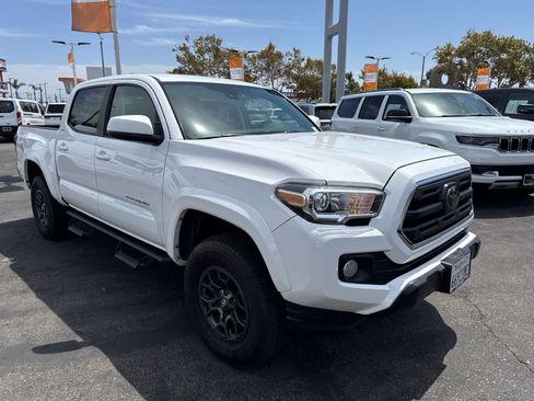 Used 2018 Toyota Tacoma SR5 AWD/4WD image 9