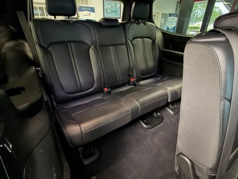 Used 2022 Jeep Wagoneer Series III AWD/4WD image 25