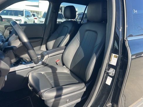 Used 2023 Mercedes-Benz GLB 250 image 5