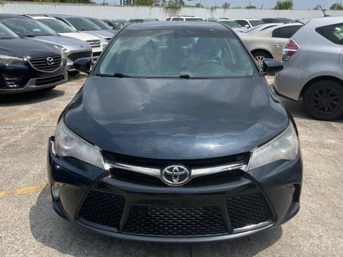 Used 2017 Toyota Camry SE FWD image 2