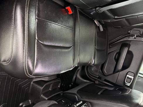 Used 2020 Jeep Wrangler Unlimited Sahara AWD/4WD image 22