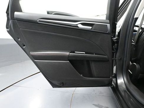 Used 2016 Ford Fusion SE w/ Equipment Group 201A image 32