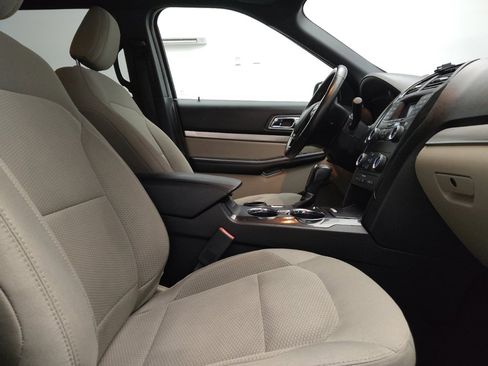 Used 2018 Ford Explorer XLT FWD image 21