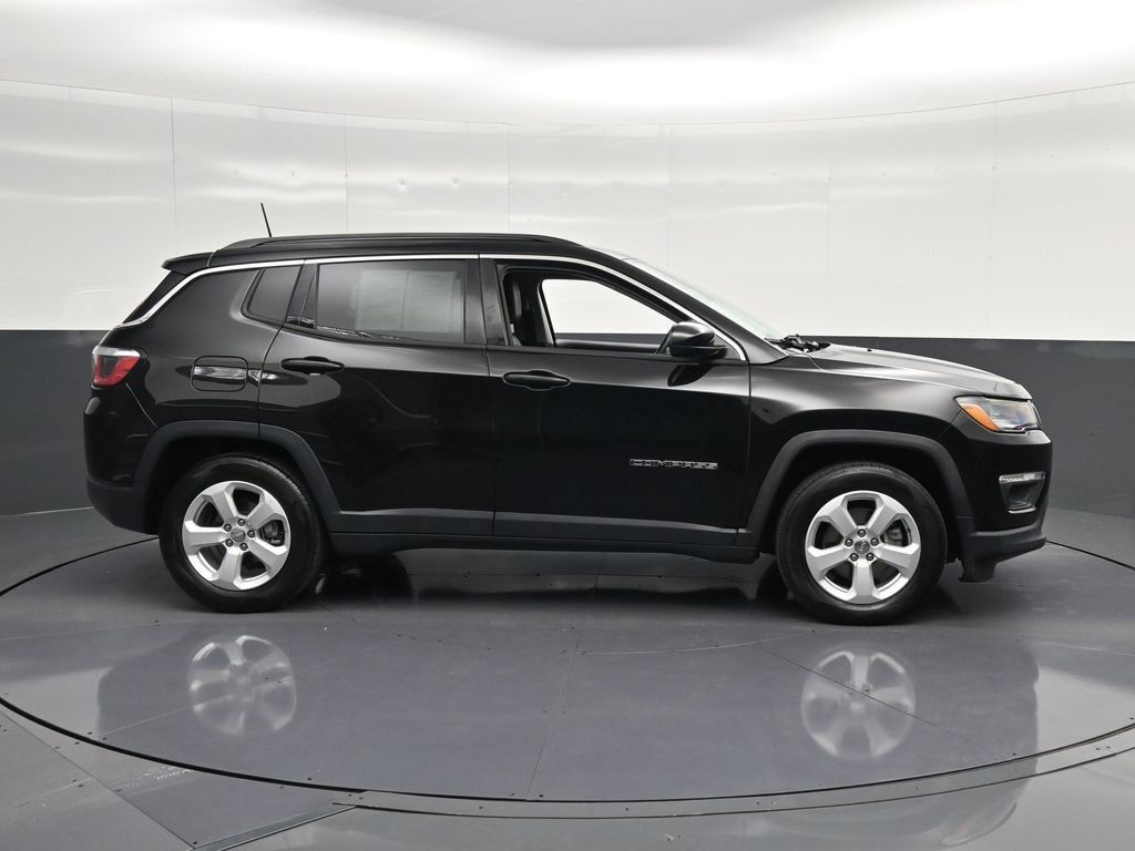 Used 2019 Jeep Compass Latitude FWD image 4