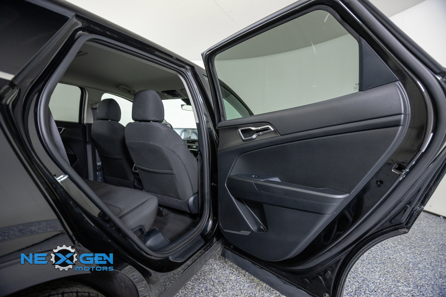 Used 2025 Kia Sportage LX FWD image 33