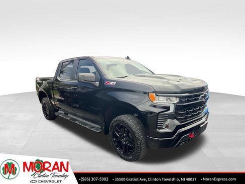 Used 2023 Chevrolet Silverado 1500 LT Trail Boss w/ LPO, Dark Essentials Package AWD/4WD image 4