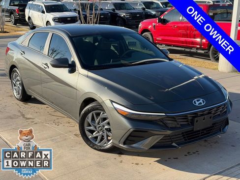 Used 2024 Hyundai Elantra SEL image 3