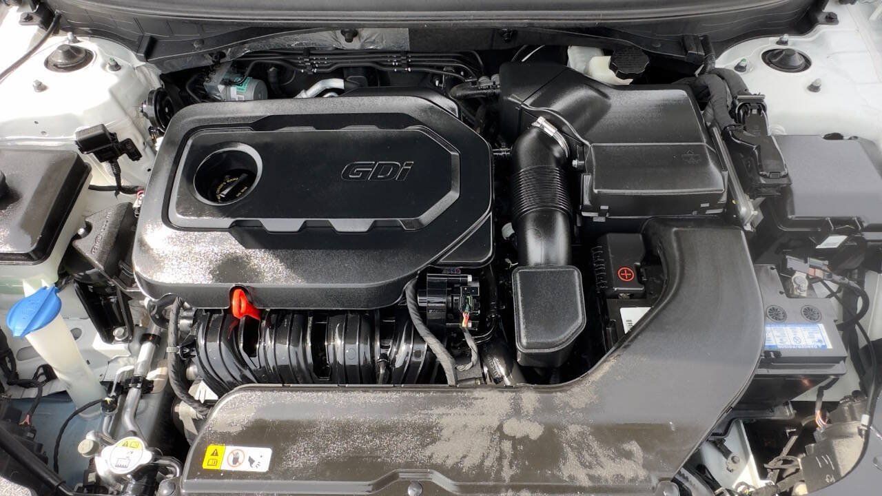 Used 2015 Hyundai Sonata Sport w/ Option Group 03 FWD image 16