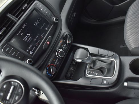 Used 2025 Kia Soul LX w/ LX Technology Package image 24