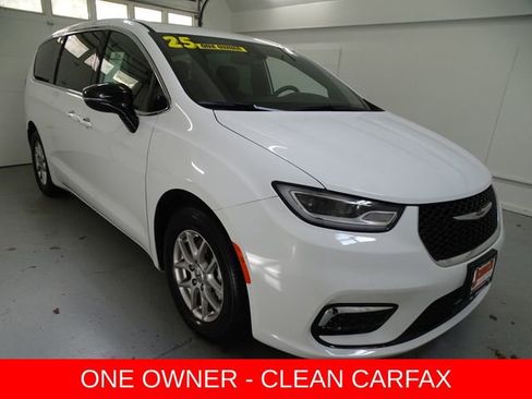 Used 2025 Chrysler Pacifica Select FWD image 1