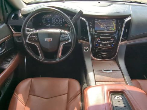 Used 2017 Cadillac Escalade Luxury AWD/4WD image 24