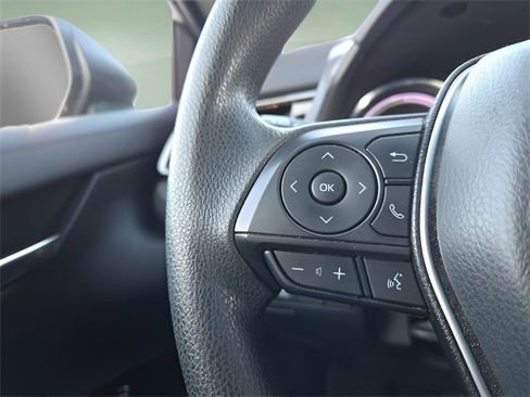 Used 2020 Toyota Camry LE image 25