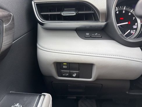 Used 2021 Toyota Highlander Limited image 20