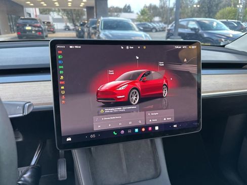 Used 2023 Tesla Model Y Long Range AWD/4WD image 37