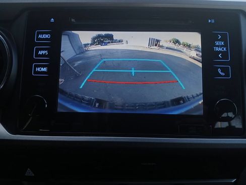 Used 2018 Toyota Tacoma SR5 RWD image 9