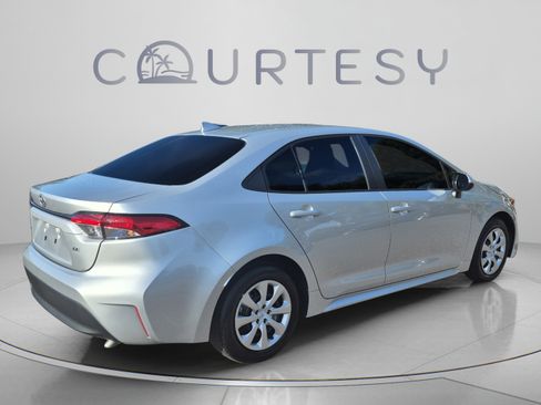 Used 2025 Toyota Corolla LE FWD image 5