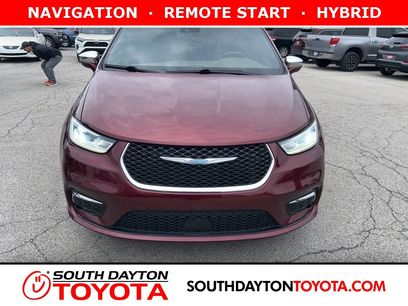 Used 2021 Chrysler Pacifica Limited w/ Uconnect Theater Family Group