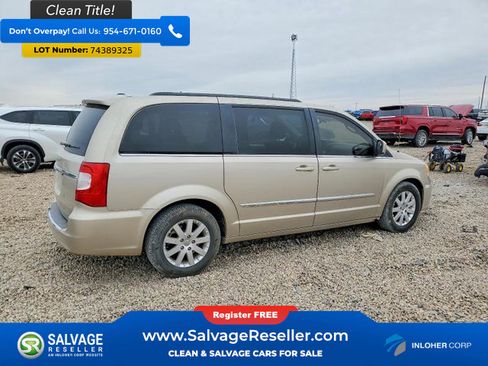 Used 2015 Chrysler Town & Country Touring image 4