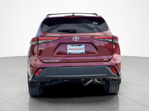 Used 2023 Toyota Highlander XLE image 4
