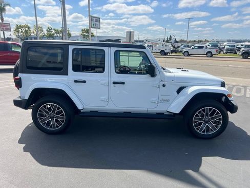 Used 2023 Jeep Wrangler Unlimited Sahara AWD/4WD image 14