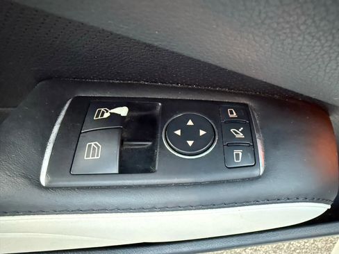 Used 2015 Mercedes-Benz SL 550 image 37