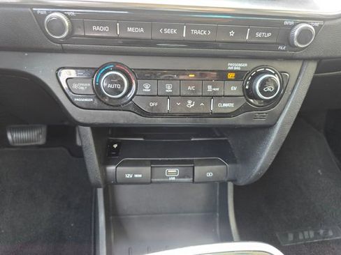 Used 2022 Kia Niro EX w/ Cold Weather Package image 26