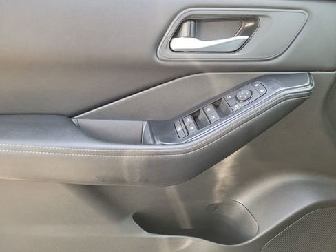 Used 2024 Nissan Rogue SV image 34