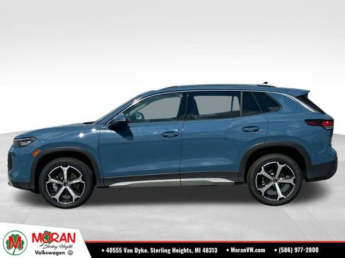 Used 2026 Volkswagen Tiguan SE AWD/4WD image 2
