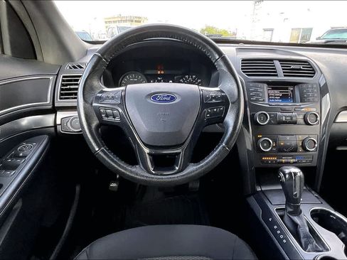 Used 2019 Ford Explorer XLT FWD image 14