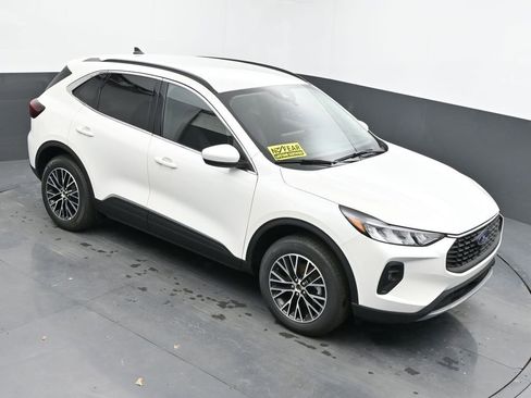 New 2026 Ford Escape SE w/ Class II Trailer Tow Package FWD image 36