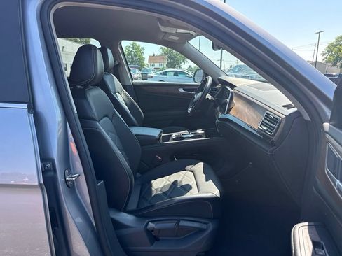 Used 2024 Volkswagen Atlas SE AWD/4WD image 29