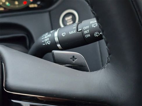 New 2025 Land Rover Range Rover Velar Dynamic SE image 18