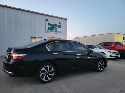 Used 2017 Honda Accord EX-L image 7