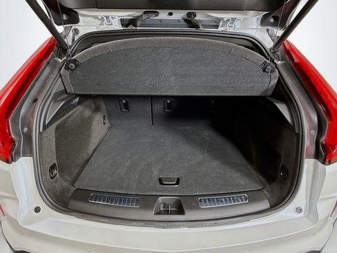 Used 2025 Cadillac XT4 Premium Luxury image 24