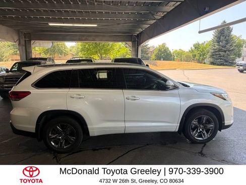 Used 2017 Toyota Highlander Limited Platinum AWD/4WD image 4