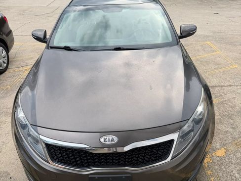 Used 2011 Kia Optima LX w/ Convenience Pkg FWD image 2