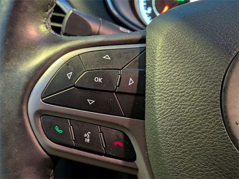 Certified 2020 Jeep Cherokee Latitude Lux w/ Comfort/Convenience Group image 19