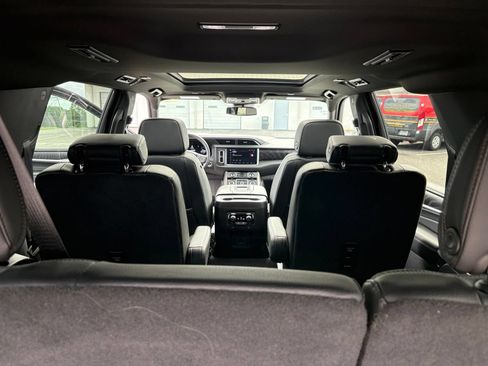 Used 2024 GMC Yukon XL Denali AWD/4WD image 10