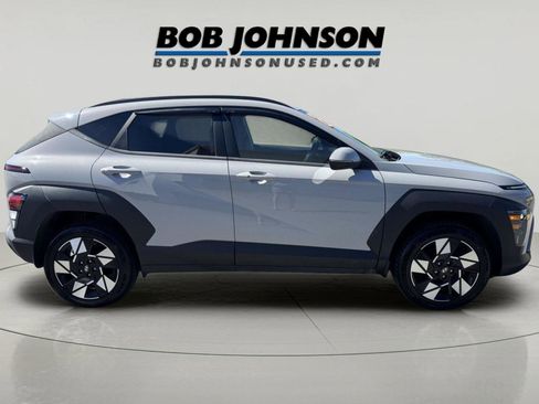 Used 2024 Hyundai Kona SEL AWD/4WD image 2