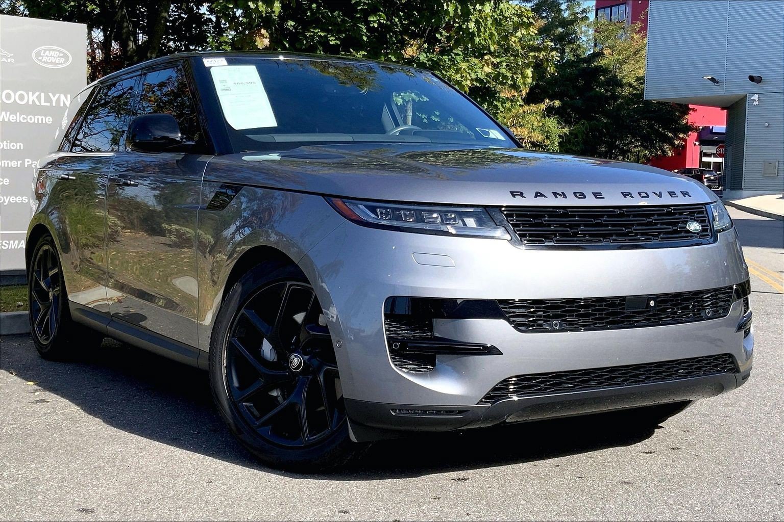 Used 2024 Land Rover Range Rover Sport SE AWD/4WD image 2