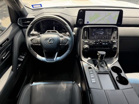 Used 2026 Lexus LX 600 4WD w/ Accessory Package (Z1) image 14