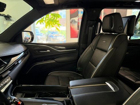 Used 2021 Cadillac Escalade Sport AWD/4WD image 13