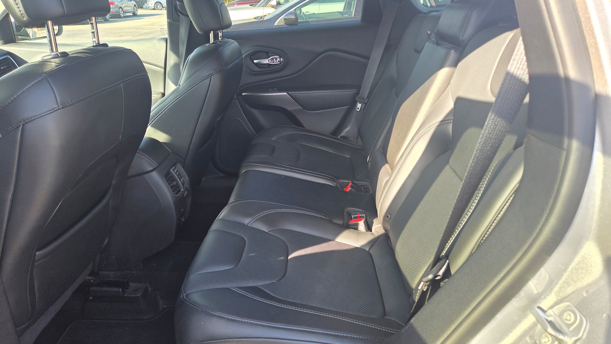 Used 2019 Jeep Cherokee Limited w/ Trailer Tow Group AWD/4WD image 11