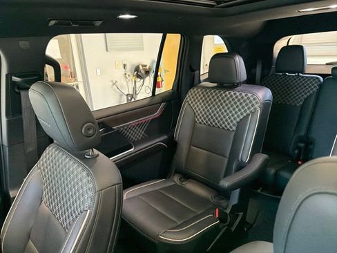 Used 2024 GMC Acadia Denali w/ Super Cruise Package AWD/4WD image 18