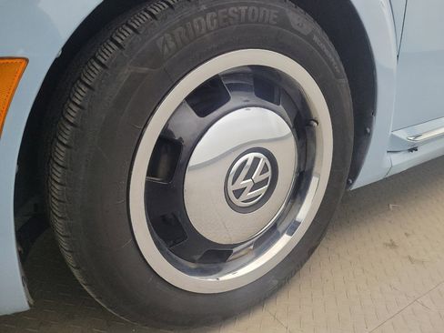 Used 2014 Volkswagen Beetle 1.8T FWD image 31