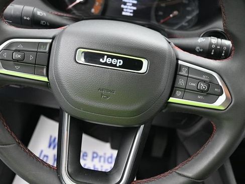 Used 2025 Jeep Compass Trailhawk AWD/4WD image 11
