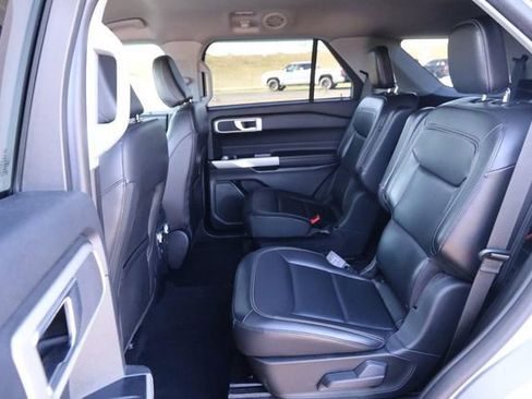 Used 2021 Ford Explorer XLT w/ Equipment Group 202A image 10